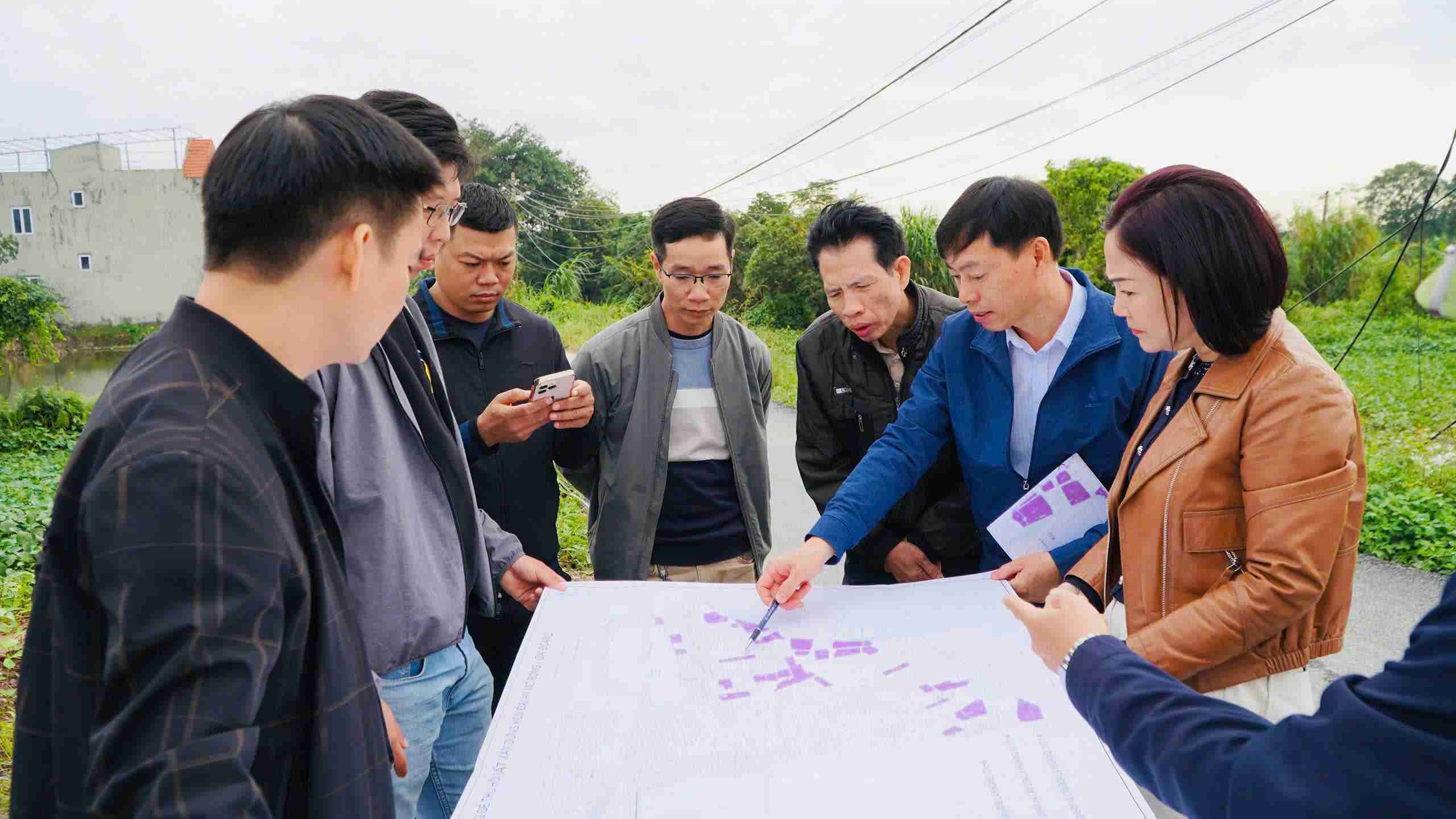 Reconnaissance de l'etat actuel des biens sur le terrain servant a l'execution forcee du projet Dai An elargie a Hai Phong. Photo : Nguyen Thuong