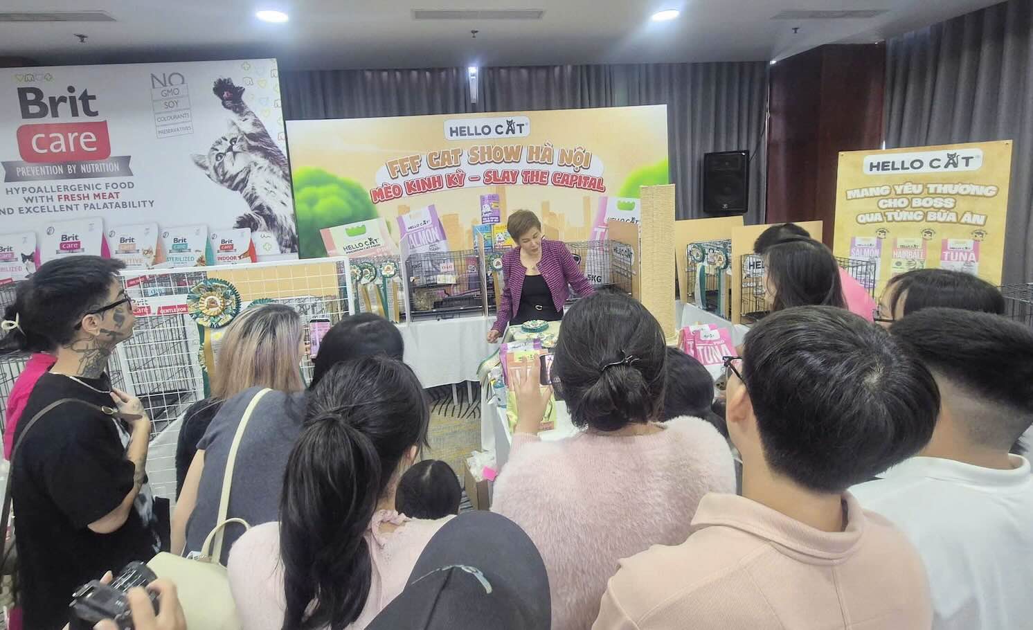 Ban to chuc cho biet, trong khuon kho su kien, phan thi chinh se do bon giam khao cham diem doc lap.  