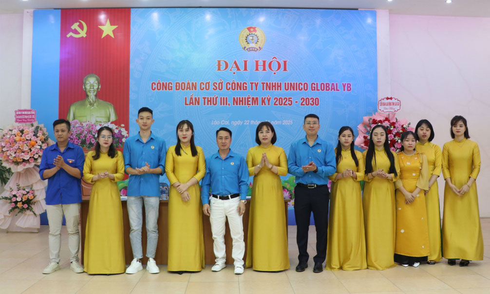 Ban chap hanh Cong doan co so Cong ty TNHH Unico Global YB ra mat Dai hoi. Anh: Manh Hung