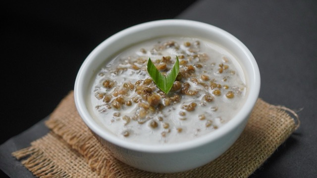 Green bean and brown rice porridge helps reduce visceral fat effectively. Photo: Quang Minh