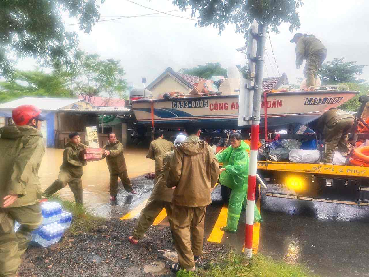 2 to cong tac Cong an Dong Nai da va dang chi vien nhung diem xung yeu tai Dak Lak. Anh: Cong an tinh Dong Nai