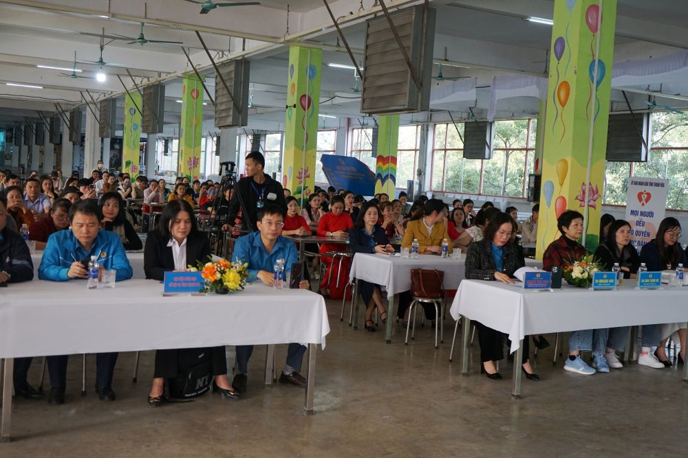 Cac dai bieu tham du chuong trinh. Anh: Quach Du