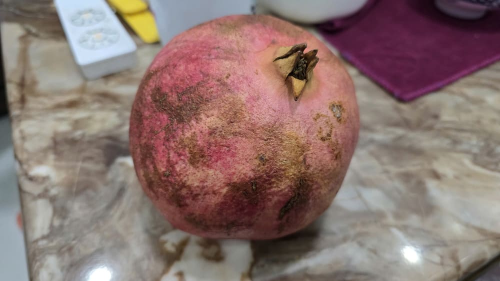 Las amas de casa deben aplicar algunas formas sencillas pero efectivas de elegir granadas frescas y jugosas. Foto: Tuan Dat