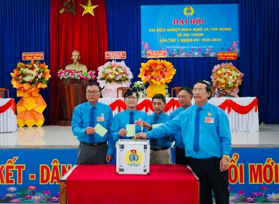 Dai hoi da bau Ban Chap hanh khoa I gom 09 dong chi; dong chi Huynh The Dieu duoc bau giu chuc Chu tich. Anh: Tran Thi