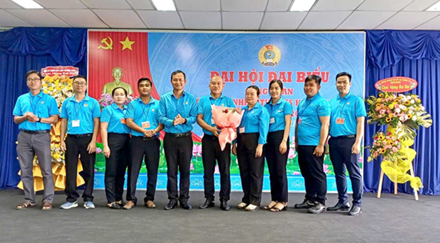 Ban Chap hanh Cong doan Cong ty Hoang Long nhiem ky 2025–2030 ra mat Dai hoi. Anh: Luu Hung