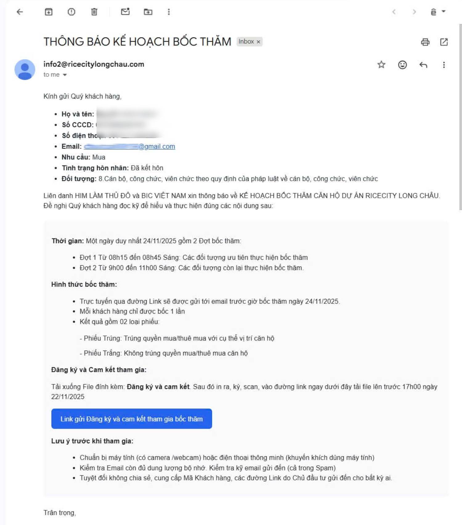 Nguoi dan nhan ke hoach boc tham can ho nha o xa hoi qua tai khoan mail da dang ky voi chu dau tu. Anh: Nguoi dan cung cap