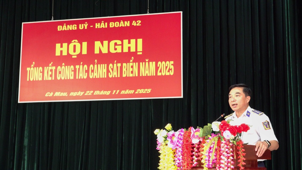 Dai ta Dao Ba Viet, Tu lenh Vung canh sat bien 4 phat bieu. Anh: BTL Vung CSB4