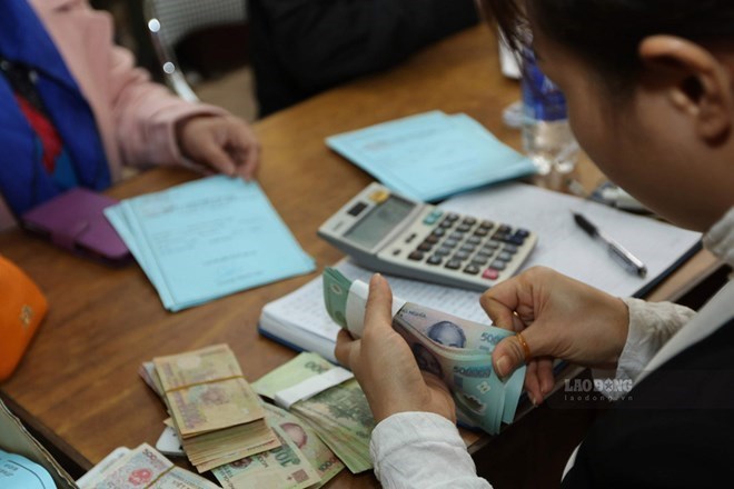 Người dân có thể liên hệ với bảo hiểm xã hội tỉnh để được hướng dẫn giải quyết lương hưu khi doanh nghiệp nợ BHXH. Ảnh: H.Nguyễn
