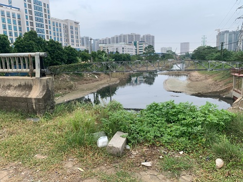 Dự án ven sông Cầu Ngà gần 500 tỉ đồng ì ạch tiến độ, dân bức xúc vì ô nhiễm. Ảnh: Kiều Oanh