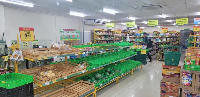 En algunos lugares de Dak Lak los bienes esenciales siguen siendo escasos localmente. Foto: Bao Lam