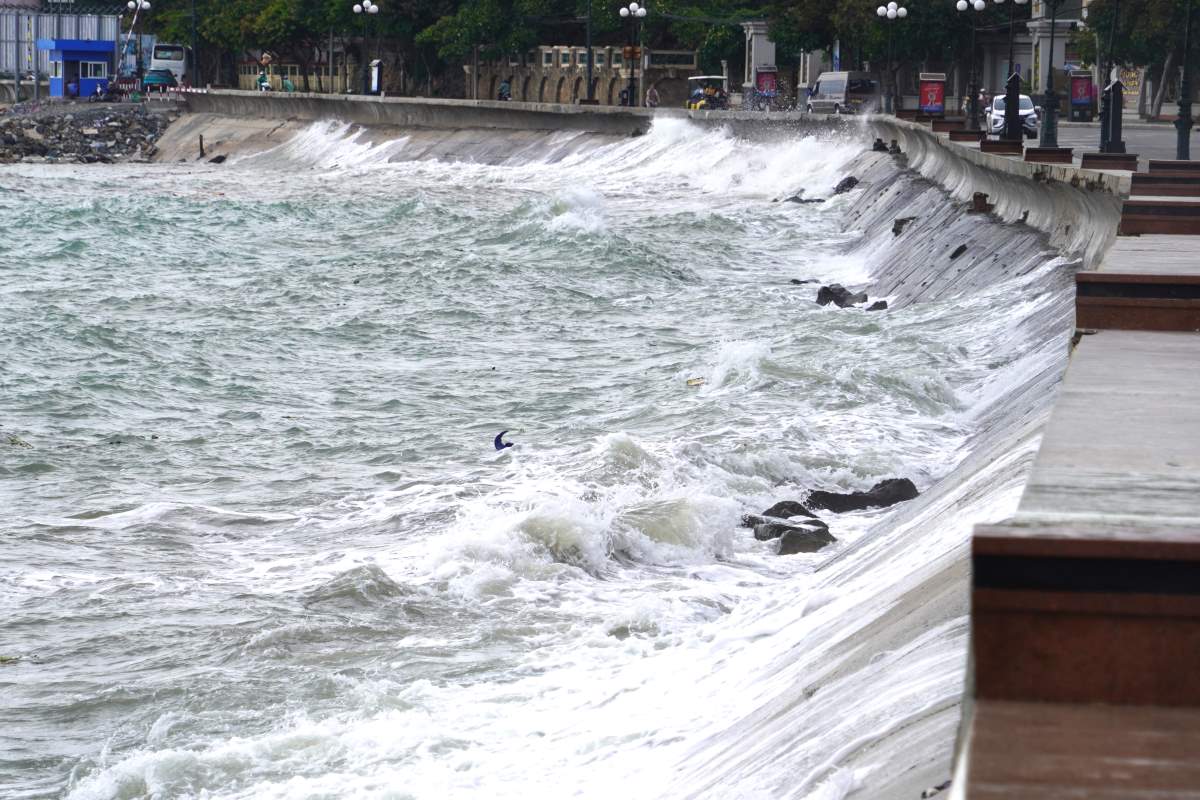 It is forecasted that around November 26-27, a low pressure is likely to form in the East Sea and strengthen into a tropical depression or storm. Photo: Thanh An