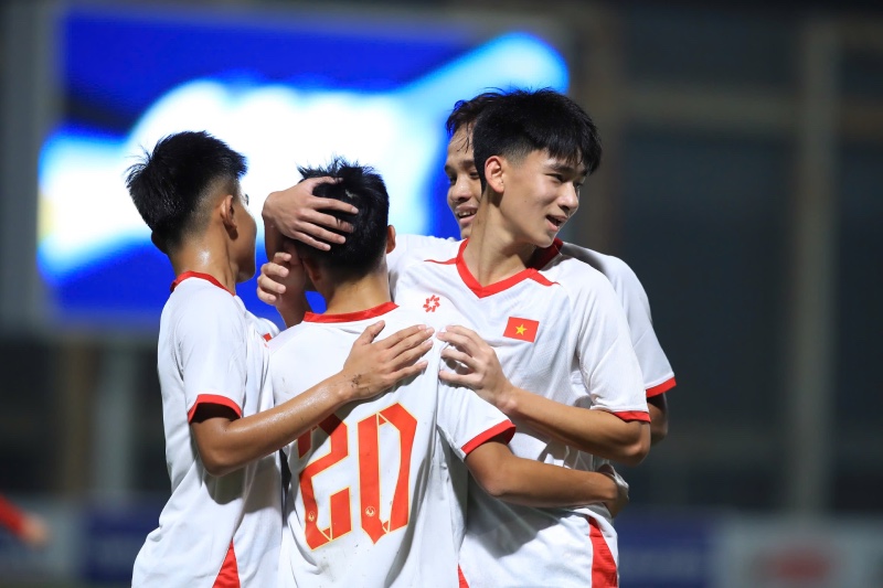 U17 Viet Nam thang dam U17 Singapore. Anh: Minh Dan