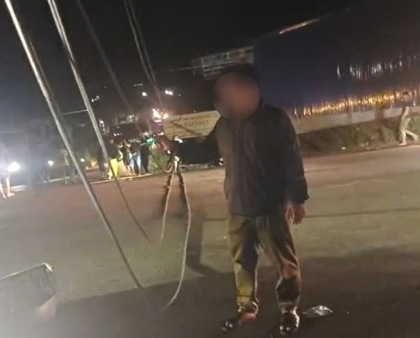 케이블이 끊어져 14번 국도를 가로막아 사고를 당한 여성이 사망했습니다. 사진: 독자 제공