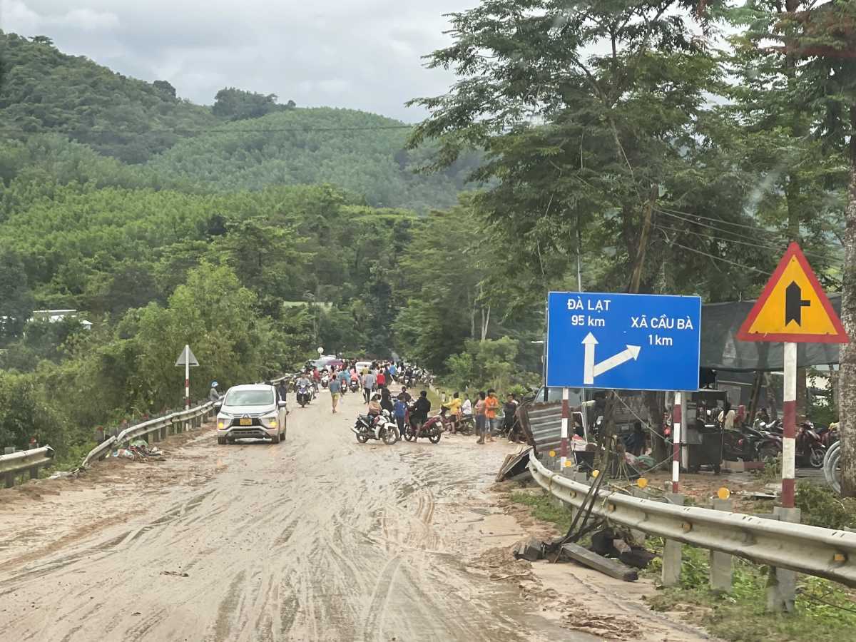 Khu vuc Cau Ba ngap sau trong lu. Anh: Phuong Linh