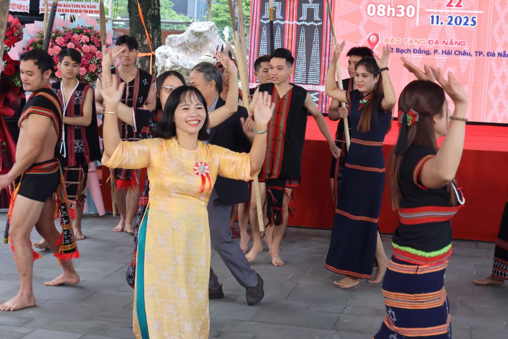 다낭 거리 한복판에서 고산지대 동포들의 생생한 문화