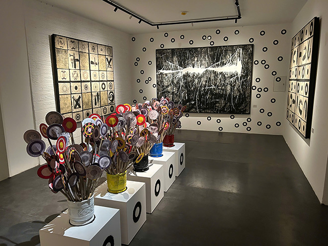 Trien lam “Tram nam tinh cuoc vuong tron” to chuc tai Ha Noi.