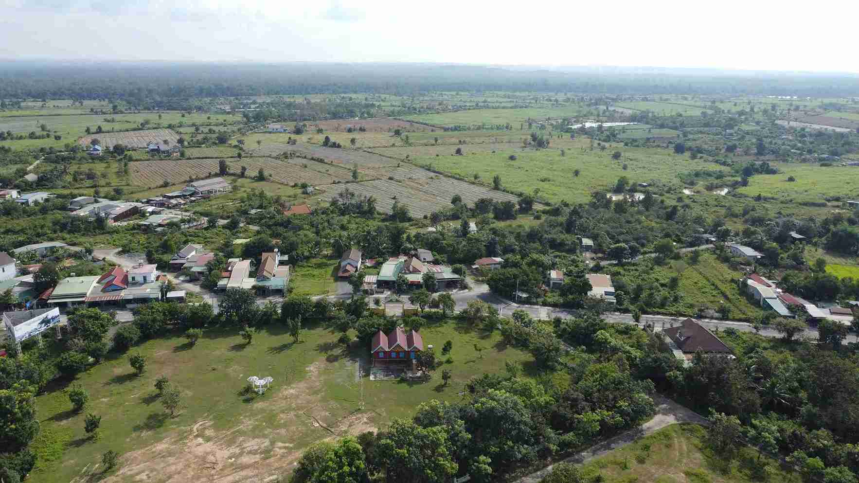 Xa Buon Don co dien tich rat lon, dong bao dan toc thieu so chiem hon 70% dan cu toan dia ban. Anh: Bao Lam