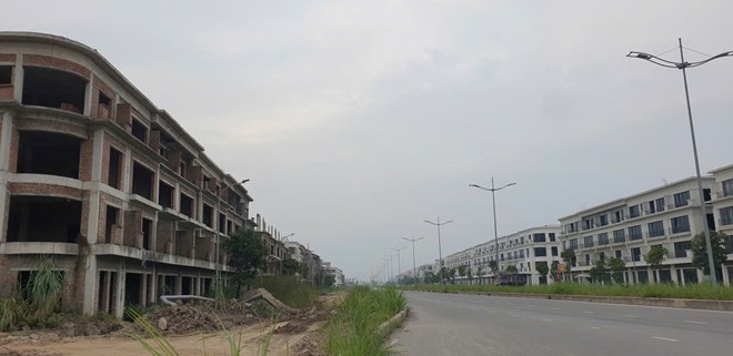 Những khu đô thị, dự án bạt ngàn lau sậy và nhà bỏ hoang
