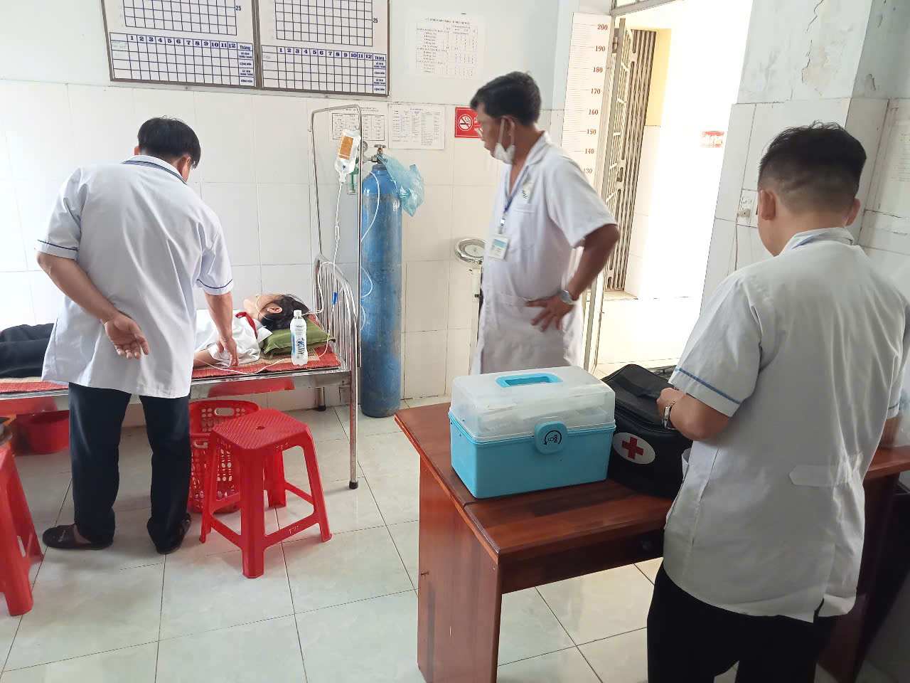 Viec cham soc suc khoe cho tre em dang tuoi di hoc co y nghia rat quan trong. Anh: Bao Lam