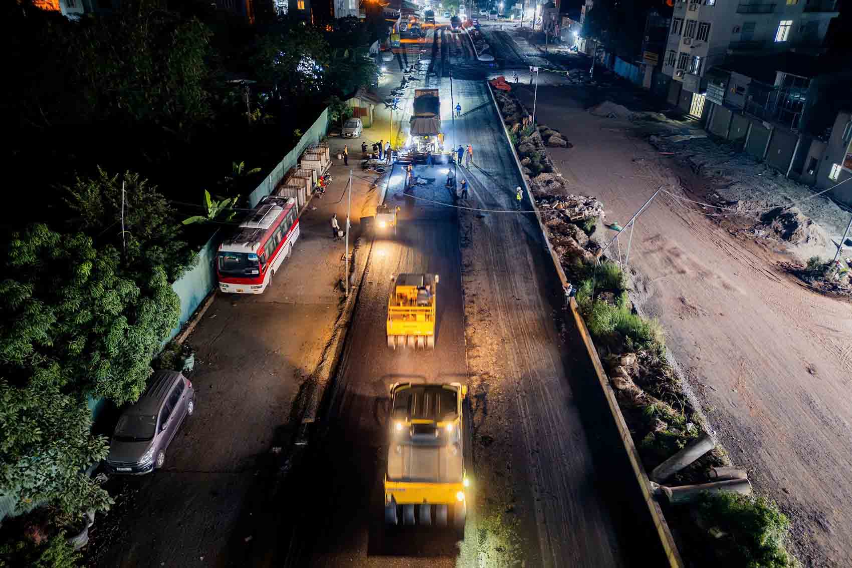 하노이에서 밤새도록 수조 동 규모의 도로 건설 완료 시점이 매우 가까워졌습니다
