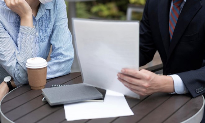 easily misunderstanding words in the office. Photo: Thuy Duong