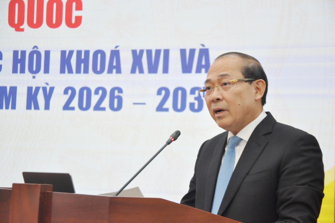 El Sr. Hoang Cong Thuy - Vicepresidente del Comite Central del Frente de la Patria de Vietnam - pronuncio el discurso de apertura de la conferencia de capacitacion. Foto: Bao Han