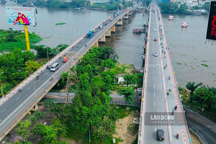 Viec thong xe tro lai cau Binh Trieu mang ki vong giam bot luu luong giao thong, dac biet vao khung gio cao diem. Anh: Viet Anh