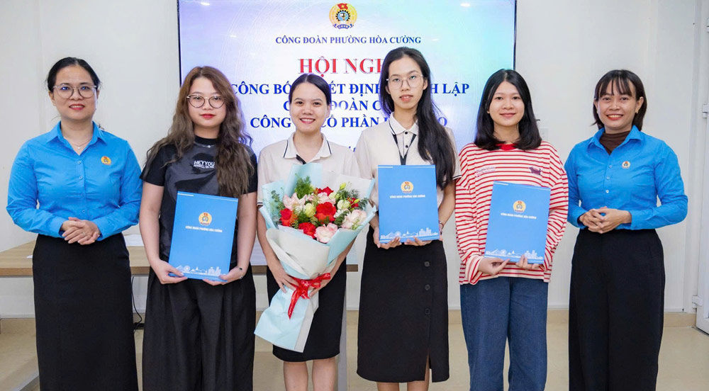 El Sindicato del barrio de Hoa Cuong en Da Nang establece 5 nuevos sindicatos de base con 121 miembros sindicales. Foto: Sindicato de Hoa Cuong.