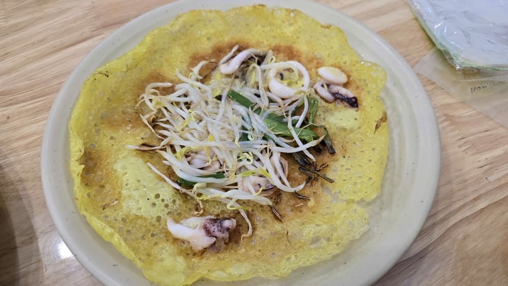 uc cake pancakes can be prepared simply and quickly with a non-stick pan. Photo: Ba Hiep