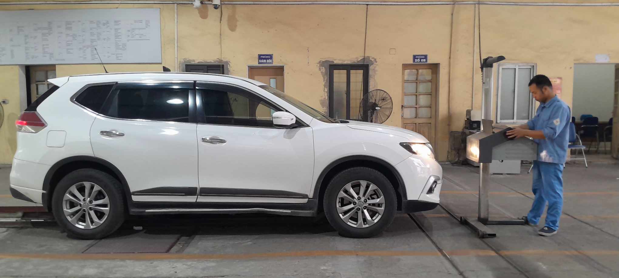 El Ministerio de Construccion esta consultando para enmendar las regulaciones sobre el cobro de peajes de uso de carreteras. Foto: Xuyen Dong