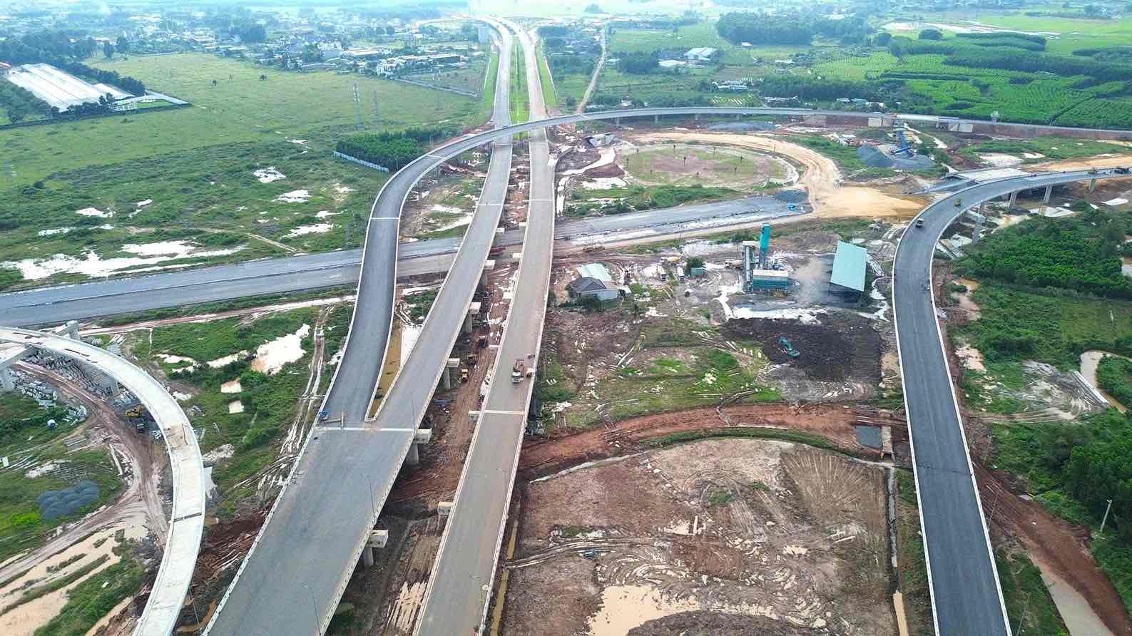 Cac tuyen duong ket noi san bay Long Thanh dang duoc thi cong. Anh: HAC