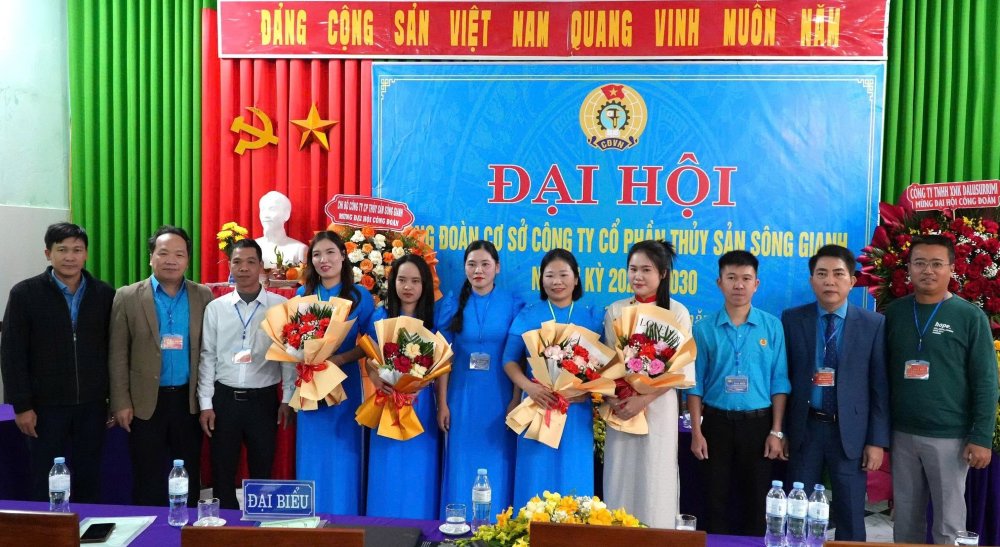 El Sindicato de Base de la Sociedad Anonima de Productos del Mar Song Gianh organiza la Asamblea General para el mandato 2025-2030. Foto: Sindicato de Quang Tri