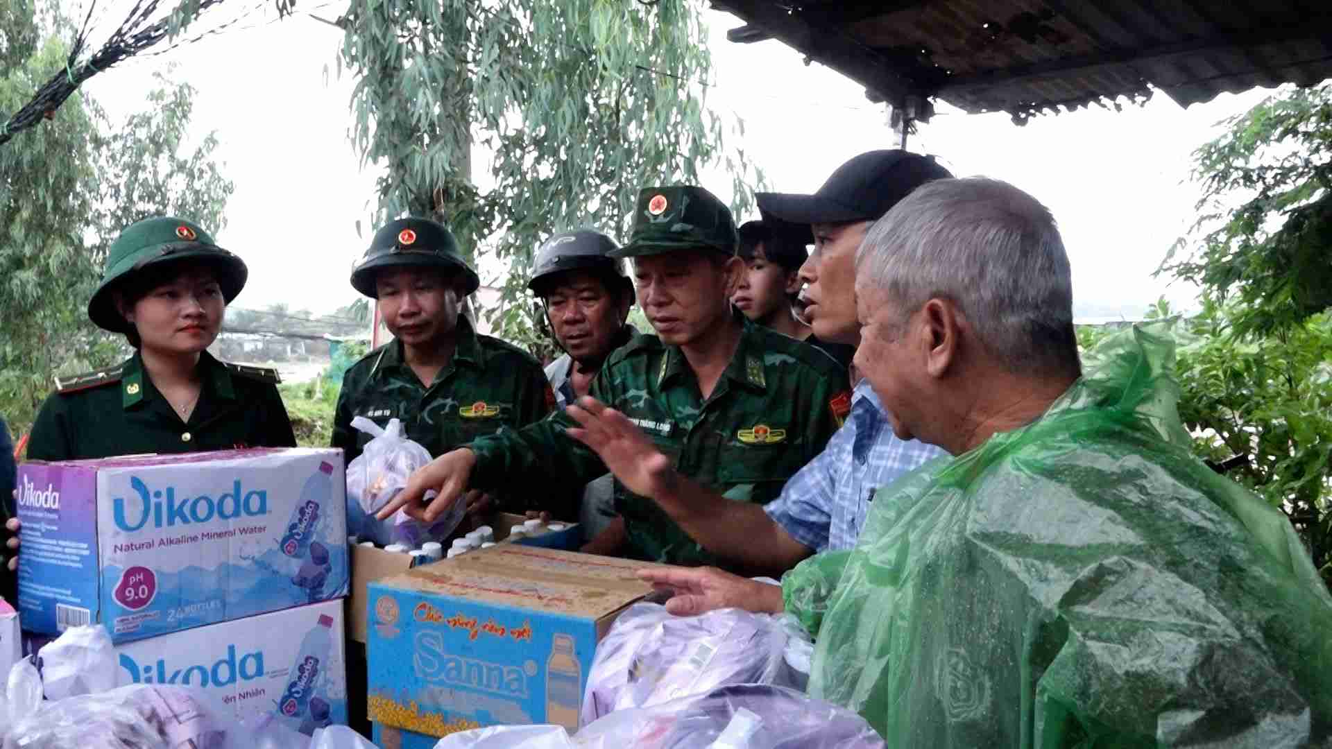 gan 500 can bo, chien si cung 32 xe o to chuyen dung da duoc dieu dong co dong den cac dia ban trong diem.