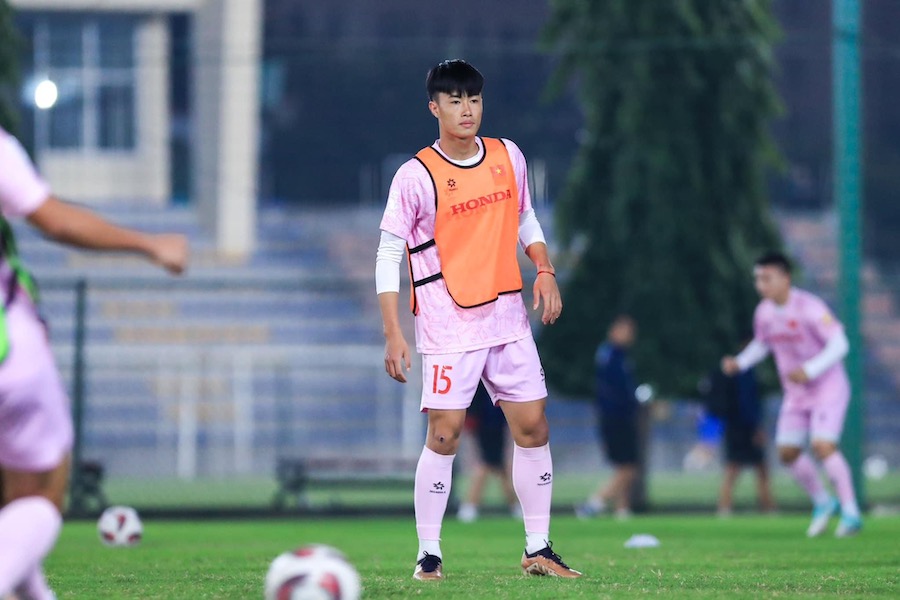 Van Truong vang mat vi chan thuong la ton that lon voi U22 Viet Nam. Anh: Minh Dan