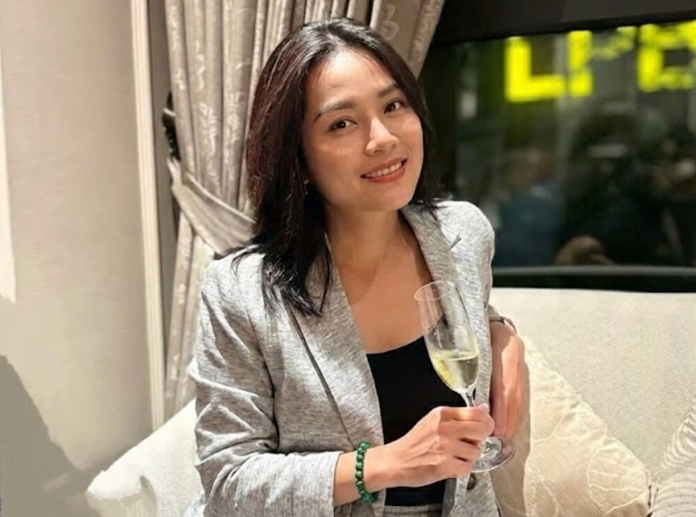 灰色と黒は、女性がエレガントで上品な外観を保つのに役立つ2つの組み合わせ色です。写真:Thu Huong