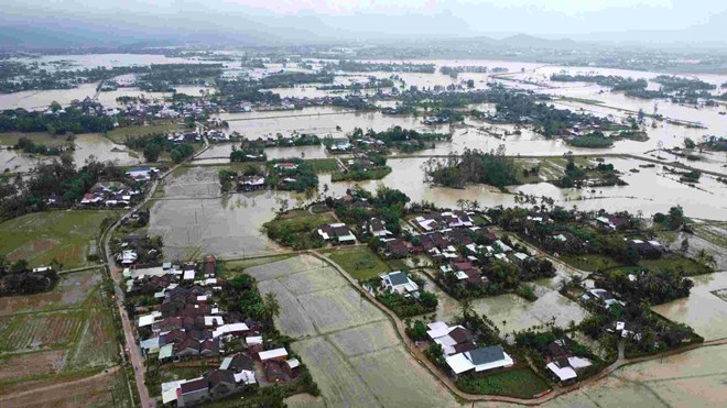 Many places in Hoa Thinh commune, Dak Lak province were submerged in floodwaters, causing heavy damage to people and property. Photo: Thuan Ha