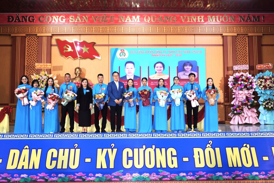 Dai hoi da bau Ban Chap hanh khoa III gom 11 dong chi; dong chi Le Hoang Giang duoc bau giu chuc Chu tich Cong doan. Anh: Tran Thi