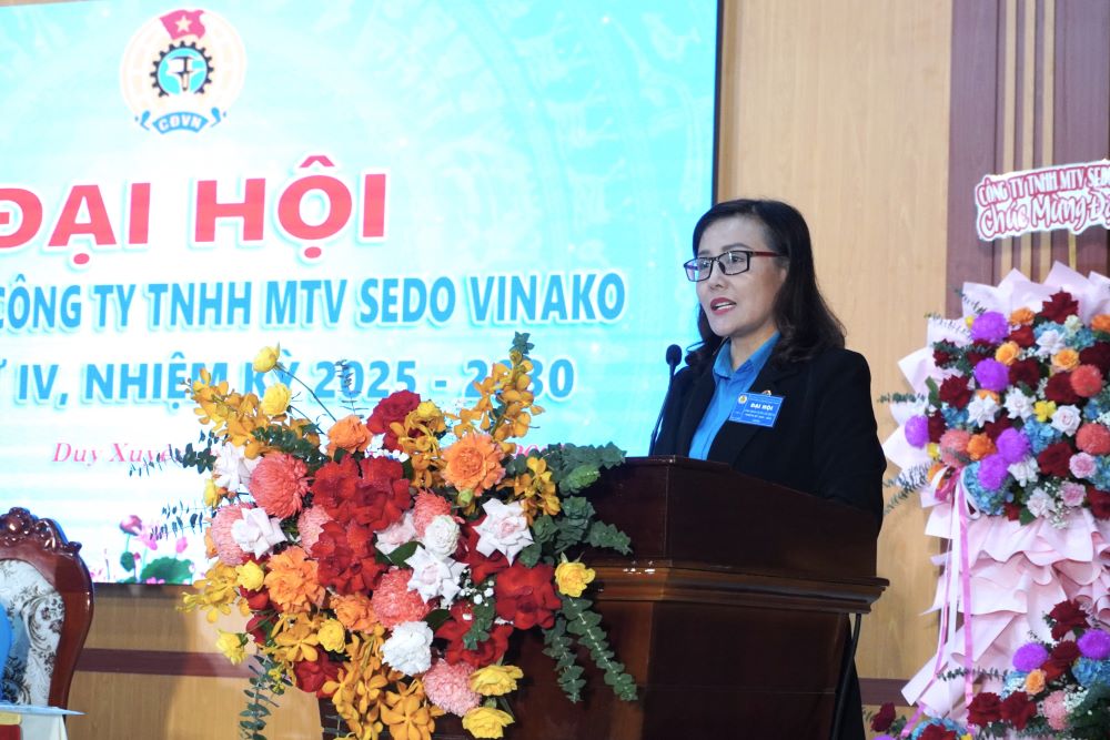 Ba Nguyen Thi Ngoc Anh - Pho Chu tich LDLD TP Da Nang phat bieu chi dao Dai hoi. Anh: Tran Thi