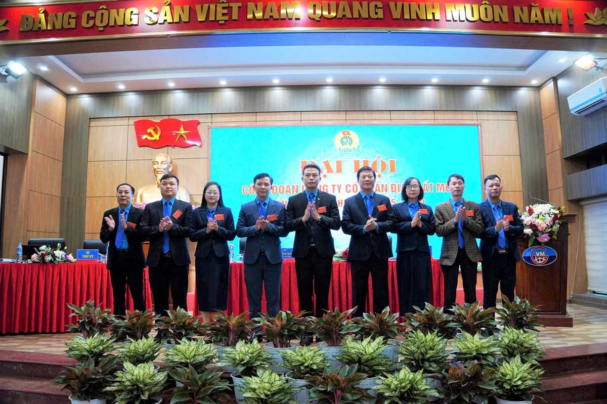 El Comite Ejecutivo del sindicato de la empresa se presenta en el Congreso. Foto: Compañia Geologica Minera
