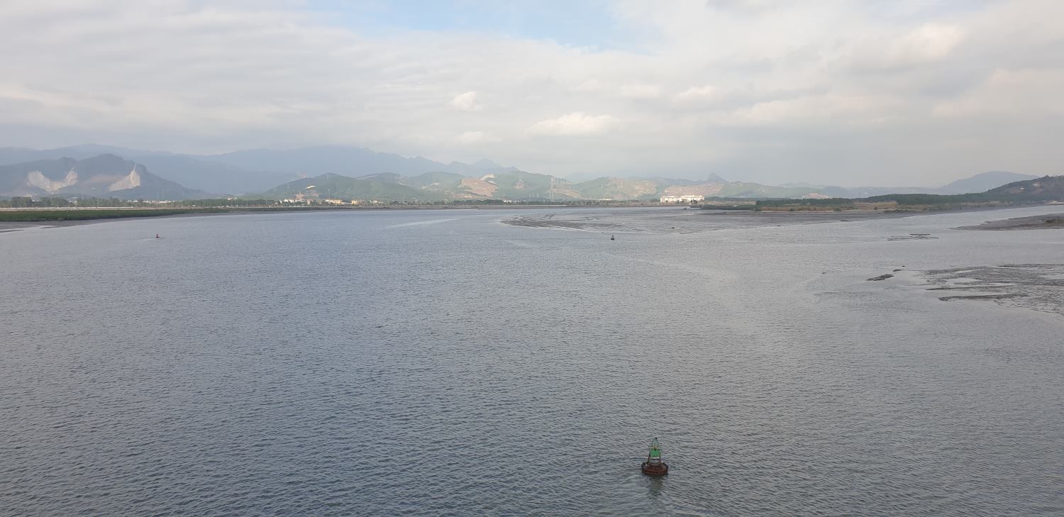 The land fund in the northern area of Cua Luc Bay is quite large and beautiful for the construction of the new administrative center of Quang Ninh. Photo: Nguyen Hung