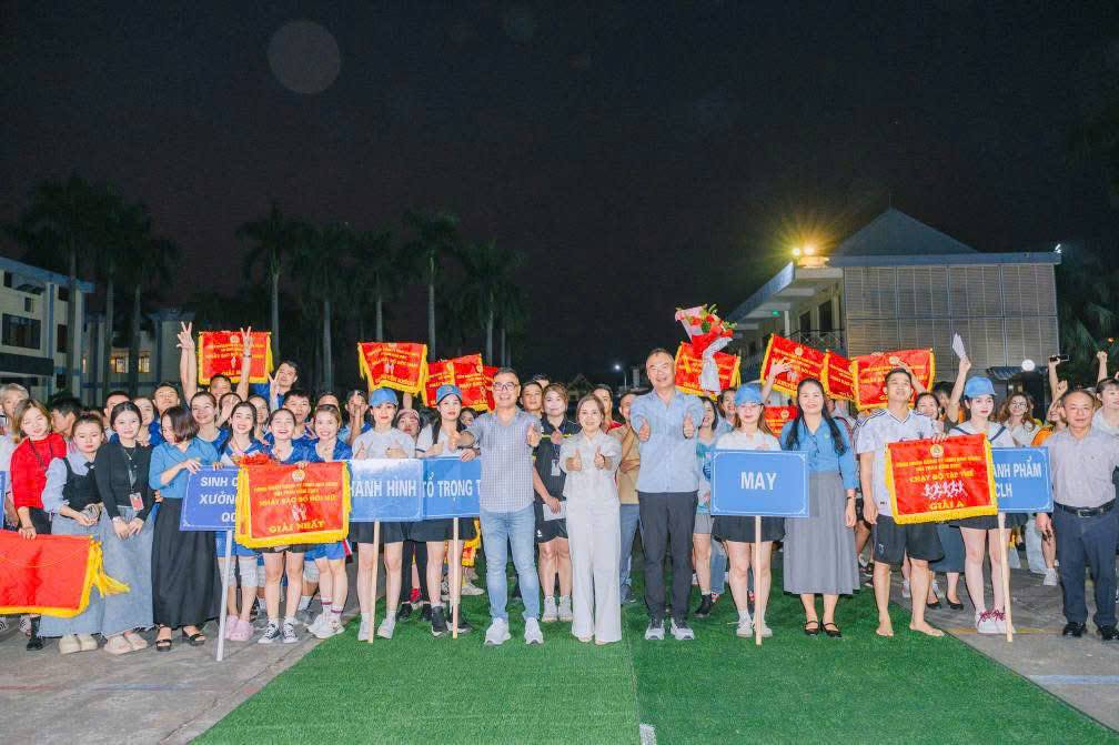 Les travailleurs cloturent avec emotion la saison des Jeux sportifs 2025. Photo : Societe a responsabilite limitee Sao Vang