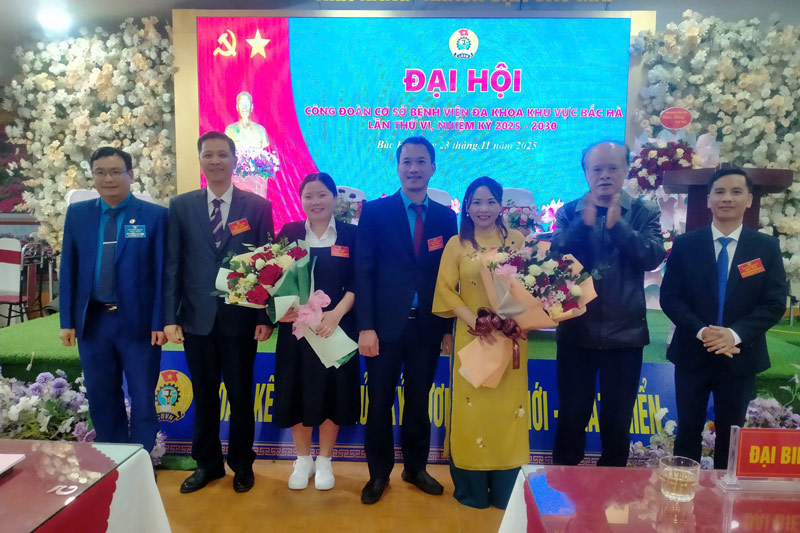 Ra mat Ban chap hanh cong doan co so. Anh: Dinh Dai