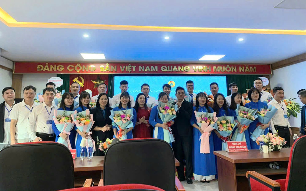 El BCH del Sindicato de Base de Jahwa Vina Co. Ltd. inaugura el nuevo Congreso. Foto: An Vi