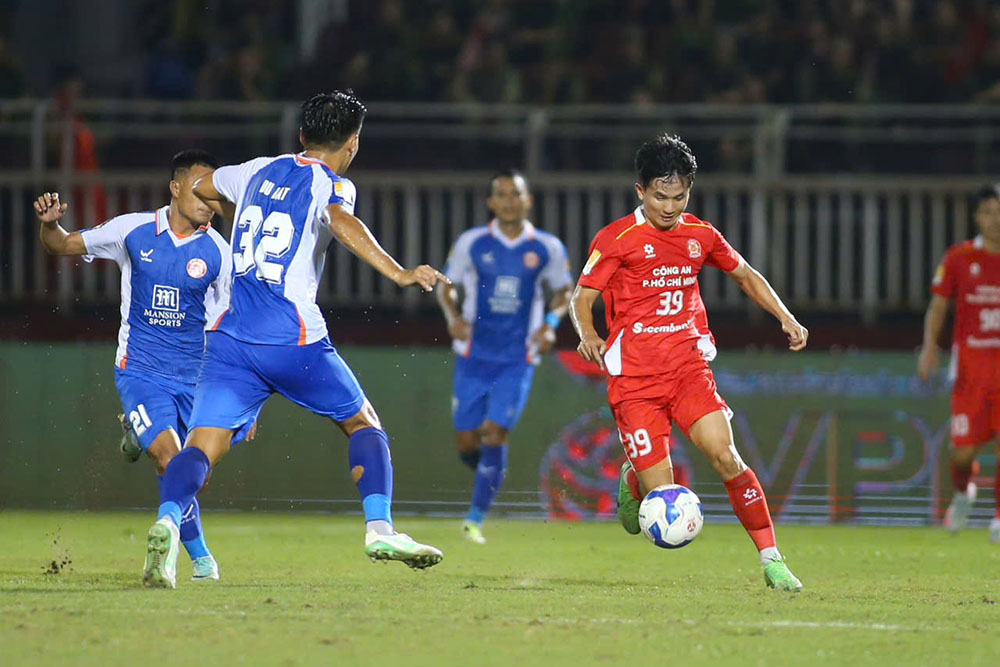 Sang hiep 2, Cong an TPHCM co phan giam nhip do khi da tao duoc cach biet an toan. Du vay, cau lac bo TPHCM cung khong co nhieu cai thien tren mat tran tan cong.