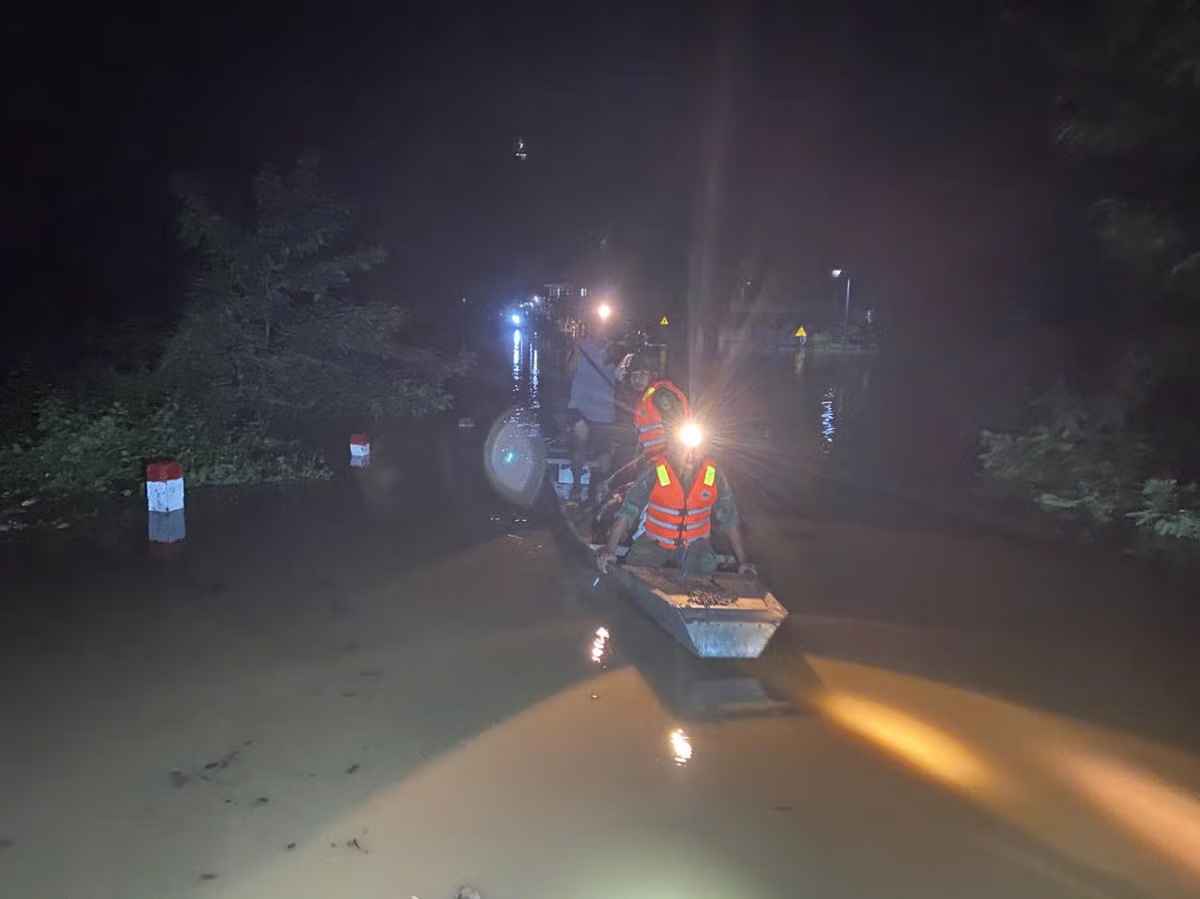 Luc luong chuc nang to chuc cuu ho cuu nan. Anh: Bo doi Bien phong Dak Lak