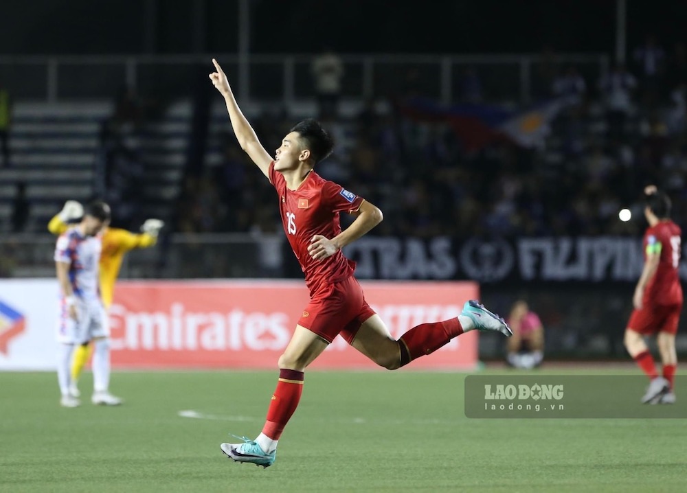 ストライカーのディン・バクには早期にU22ベトナムに加入する機会が与えられた。写真: ミン・ダン