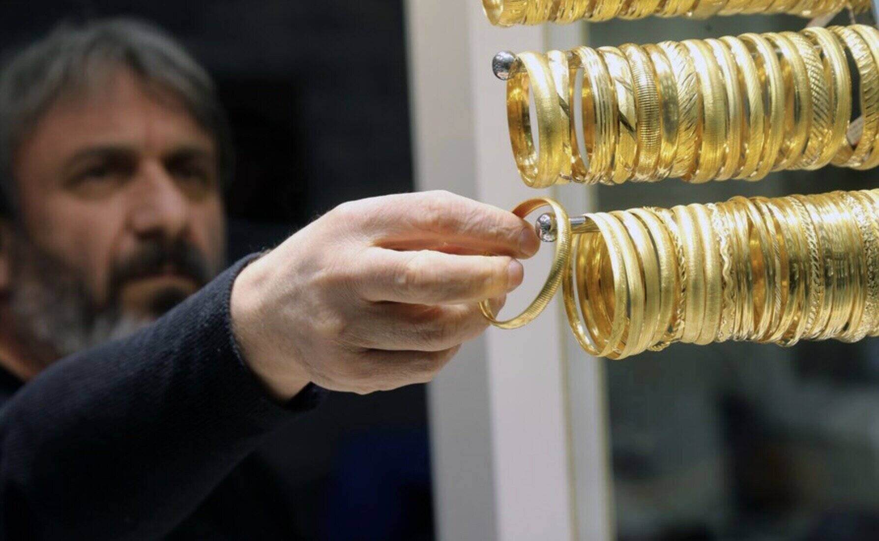 While the Fed is likely to cut key interest rates, gold prices on November 24 showed stability in the Asian session. Photo: Xinhua