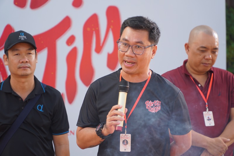 Dao Dien Khoa Nguyen chia se cam xuc tai buoi le khai may. Anh: NSX 