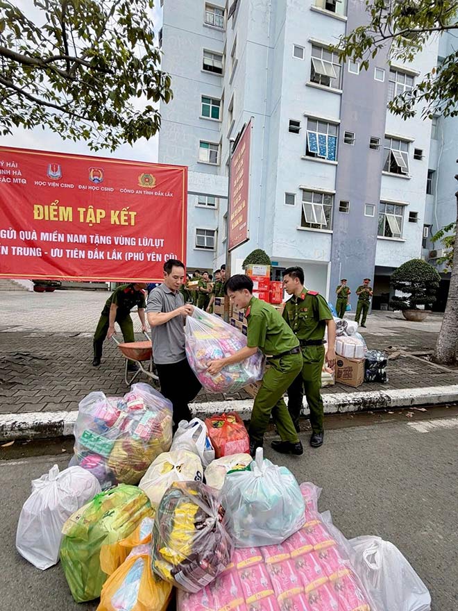 Ly Hai va chuyen xe 0 dong. Anh: Nghe si cung cap