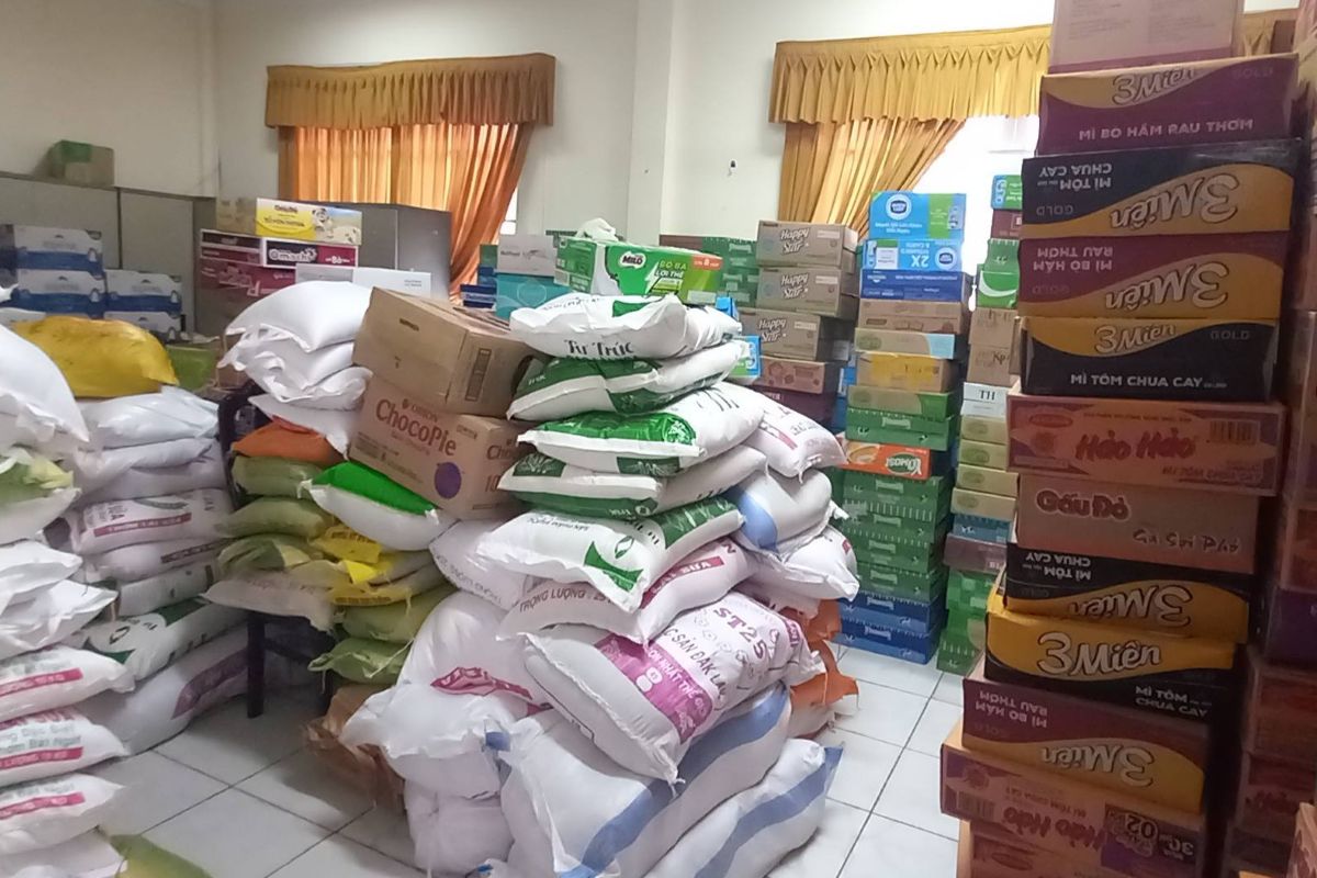 Miles de barriles de articulos de primera necesidad han sido recibidos para apoyar a las personas en las zonas inundadas. Foto: CDVT